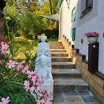 Paracelsus House Semesterbostad *