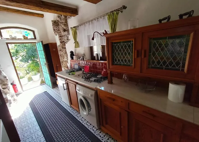 Paracelsus House * بانْشكا بيشتريتْسا