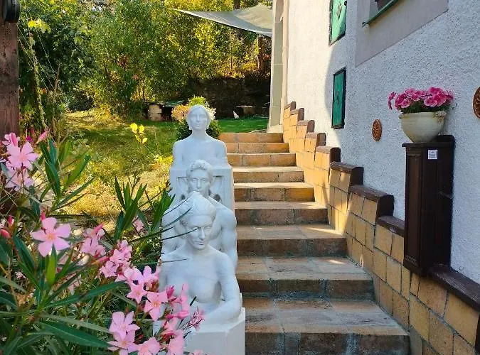 Paracelsus House بيت للعطل *